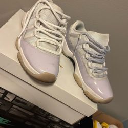 Jordan 11 Low Violet 
