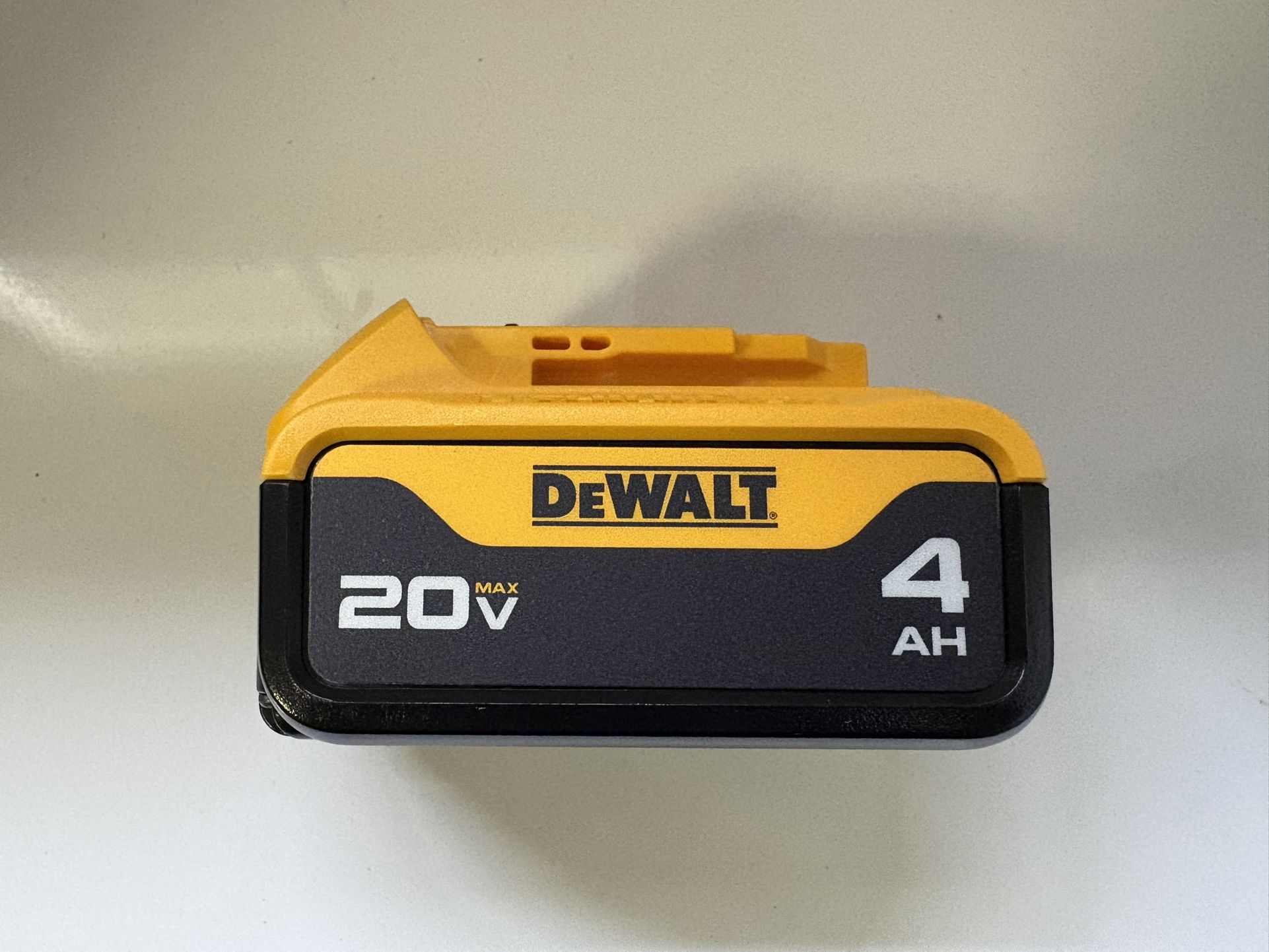 DEWALT 20V MAX Lithium Ion Battery (DCB204)