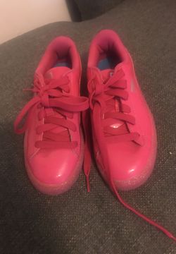 Size 2.5 girl pumas