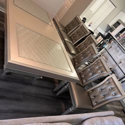 Melaj wood 6pc Rectangle Dining Table Set in Champagne Gold. still looking new