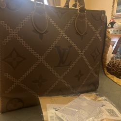 Tote LV Color Gris  L 