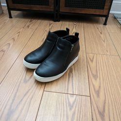 
Time and Tru Zip Boots

- (Size 7½)