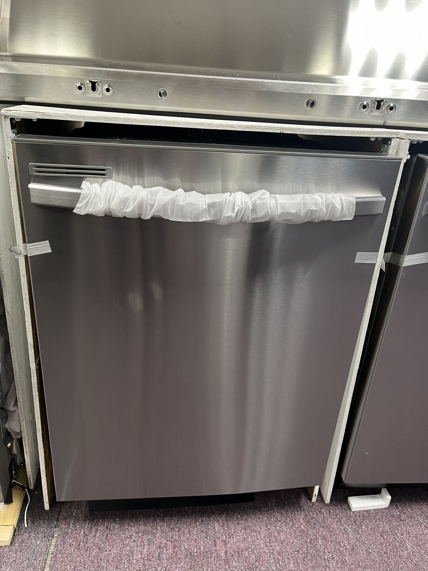 Samsung Fingerprint Resistant 53 dBA Dishwasher with Adjustable Rack in Stainless Steel