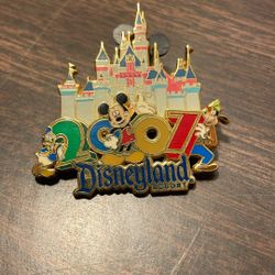 Disneyland pin