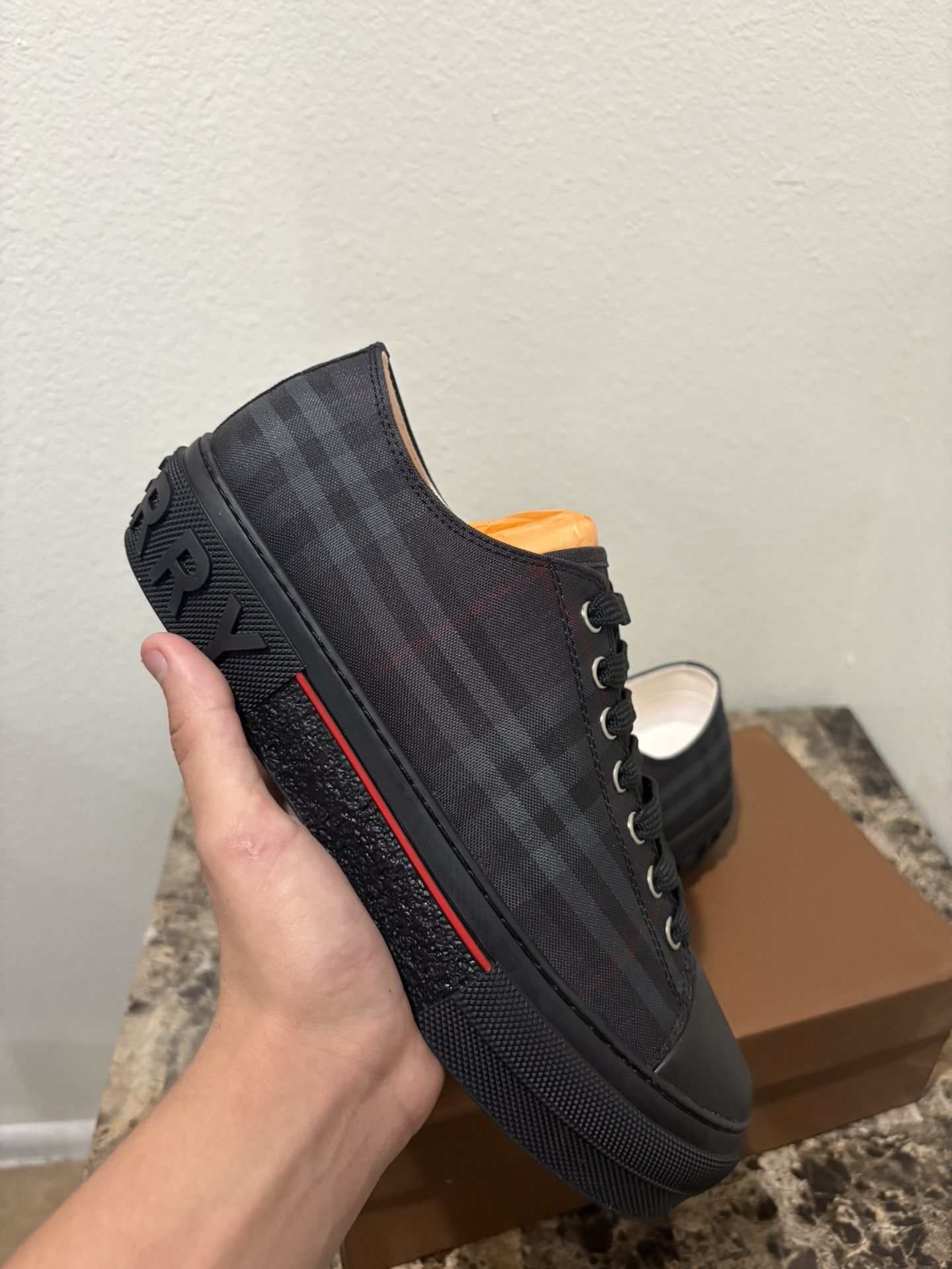 Burberry Converse