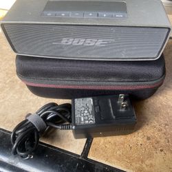 Bosina Bose Con Su Estuche Y Cargador Original..