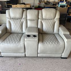 Gorgeous Italian Leather Power Recliner With Adjustable Headrest & Lumbar Less Than 6 Mo New