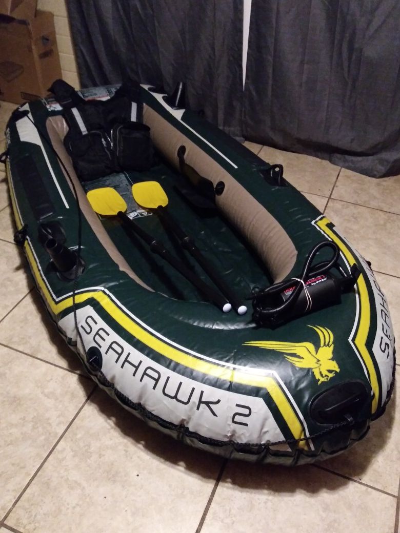 Intex Seahawk 2 inflatable boat w/ oars & high output air pump for Sale ...