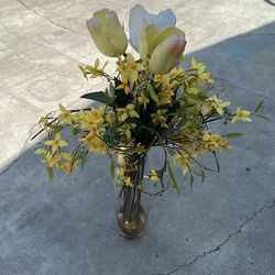 Almon garden flower arrangement