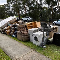 - Remove All Junk - F R E E   E S TI MA T E S    S AM E - D AY   S E R V I C E