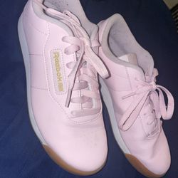 Woman’s Pink Reebok Shoes 
