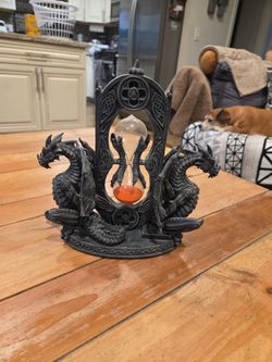 Dragon hourglass