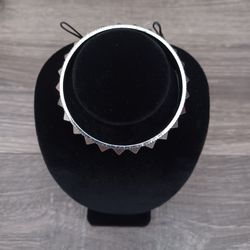 Thick Pyramid Studs Metal Bangle