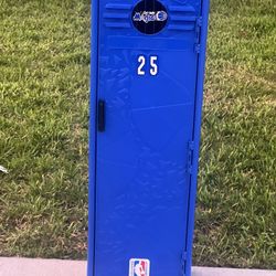 Orlando Magic Suncast Corp 1993 Vintage NBA Kids Locker Rare Great Shape . Used in good condition with minor cosmetic blemishes. These blemishes are i