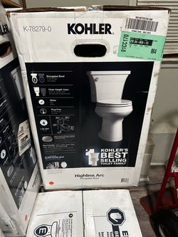 Highline Arc 2-piece toilet Brand new!! Elongated bowl Soft Close Seat!! New