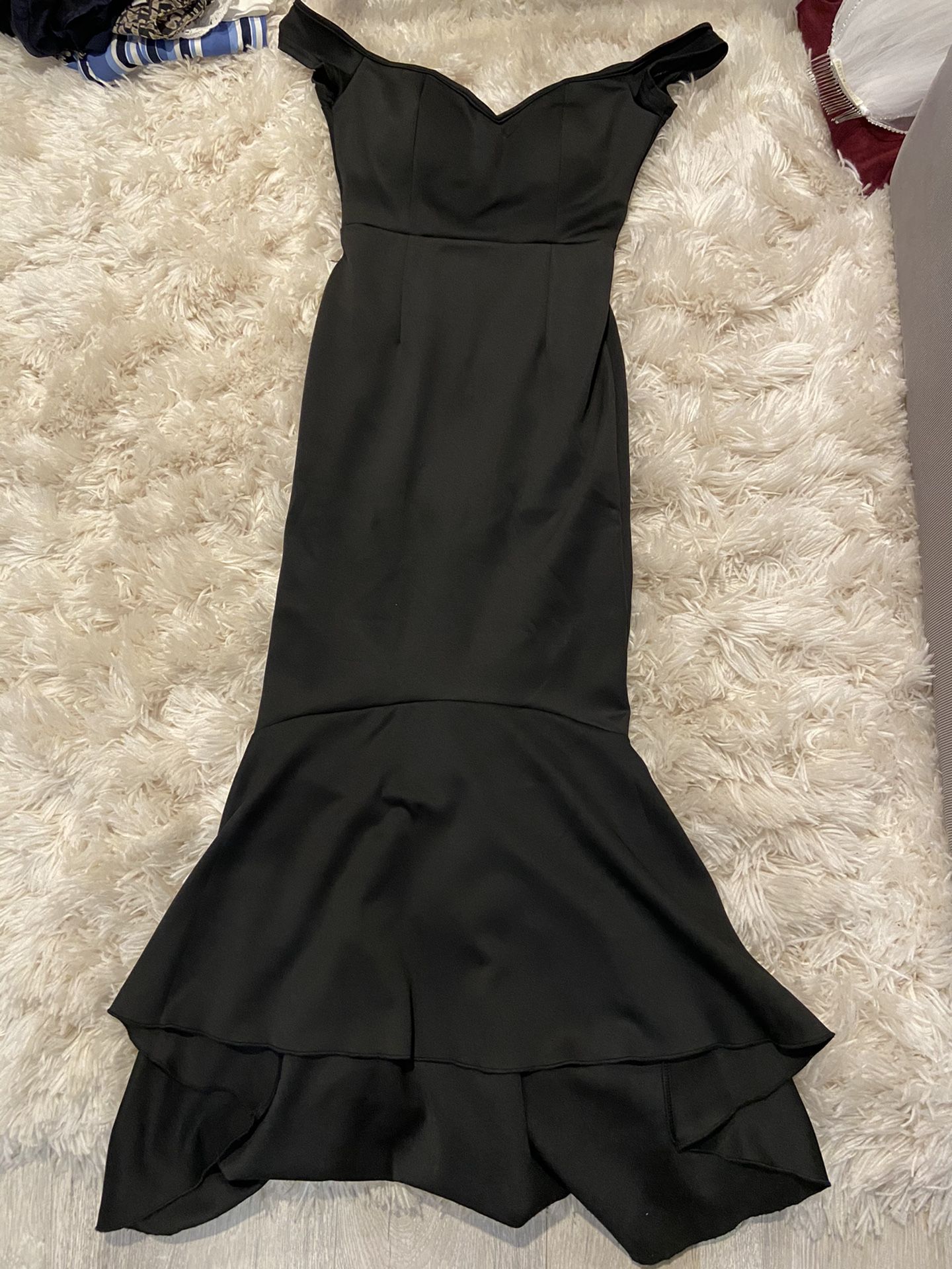 Black Formal Off Shoulder Mermaid Style Dress - Small