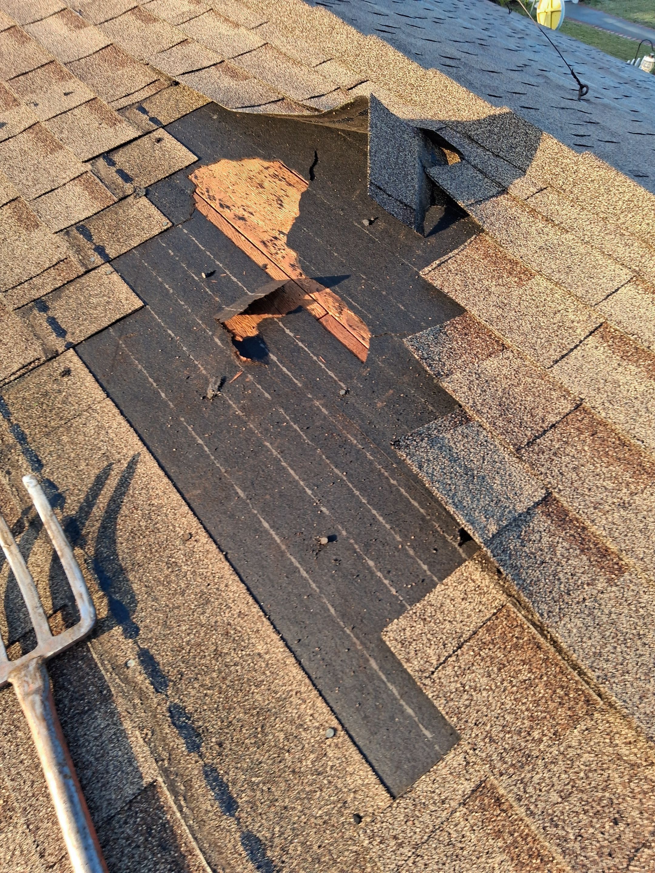 🏚️ Damaged Roof? Don’t Let It Drain Your Wallet! 🛡️ Protect your home. Upgrade your roof. Pay over time. 