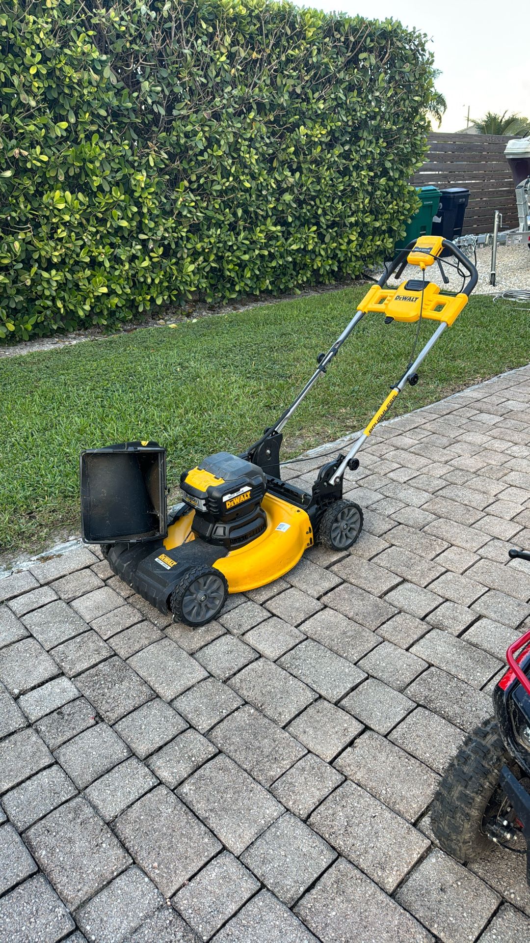DeWalt 20V Brushless Cordless Self Propelled Lawn Mower