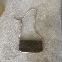 Louis Vuitton Trotteur Crossbody Bag