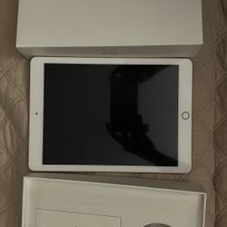 iPad 6th Generation With Original Box And Charger 