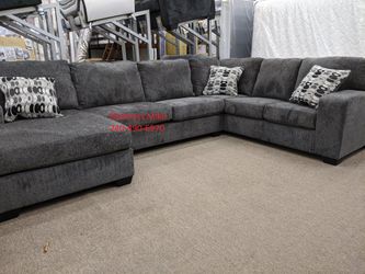 New special Ashley Ballinasloe 3pc sectional with pillows 