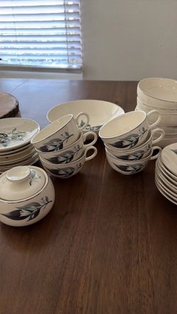 HOMER LAUGHLIN VINTAGE DINNERWARE