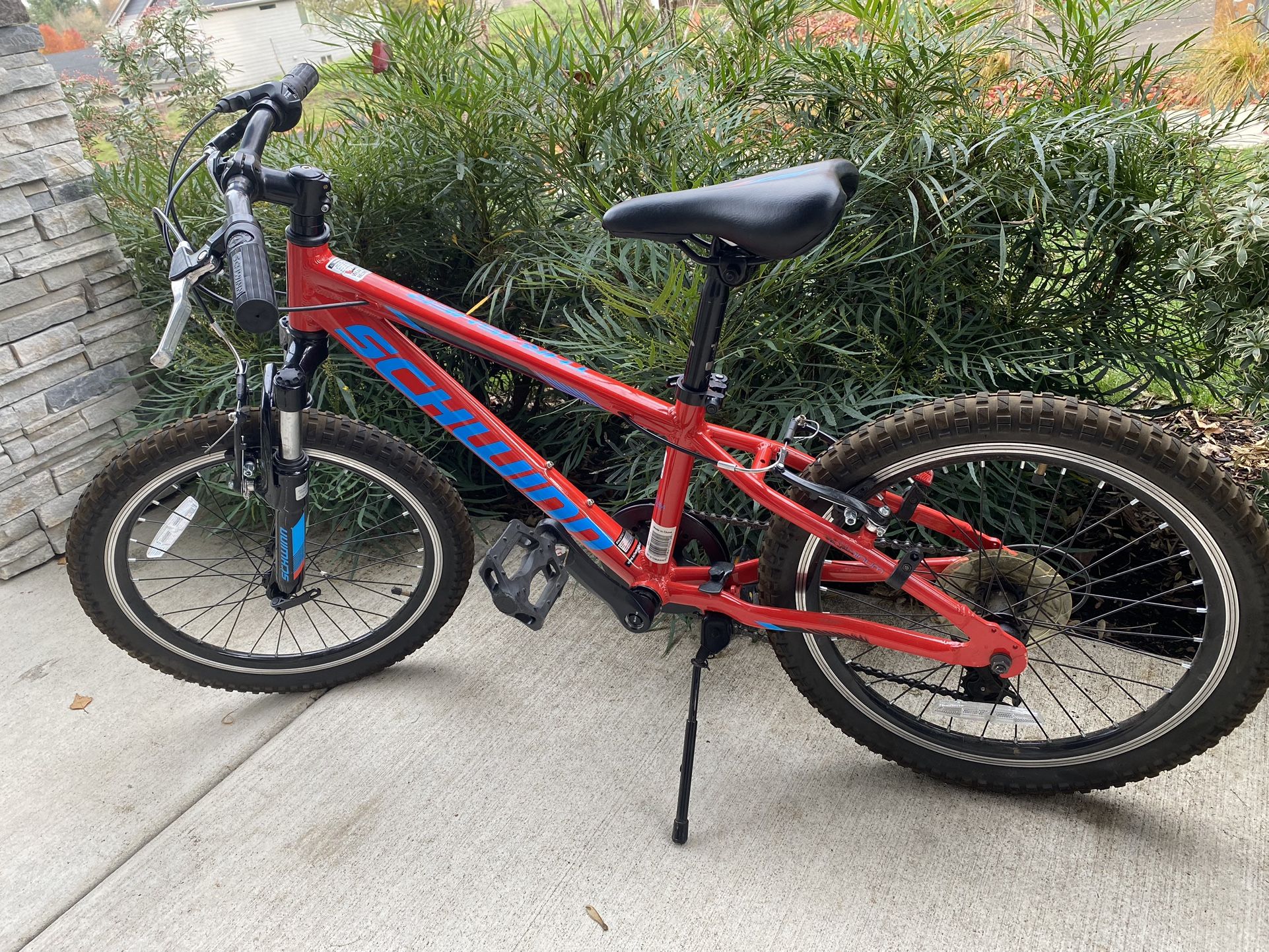 20 Inch Schwinn Kids Mountain Bike. Seven Gears.