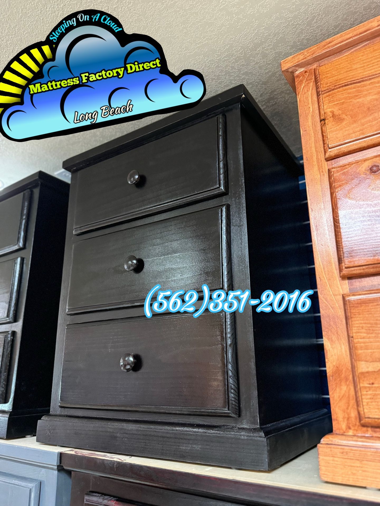 3 Drawer Pine Nightstand 🚚