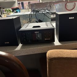 Speaker/ CD Player With Speakers