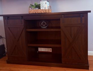 * Mesa de centro de vidrio. * 2 mesas laterales. * Mueble para TV.