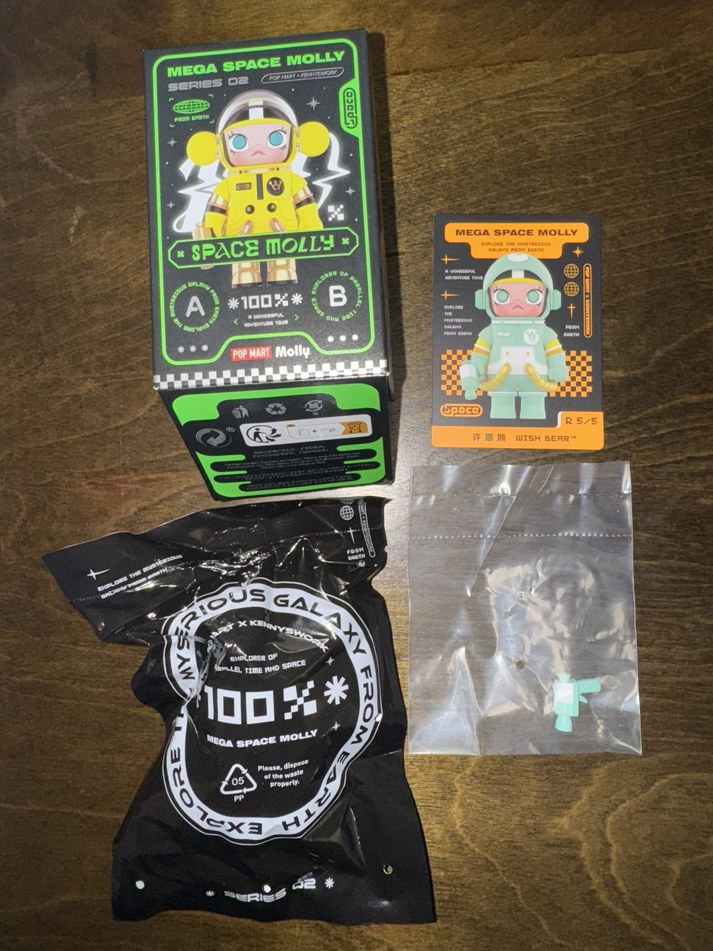 Pop MART Mega Space Molly Mystery Figurine 100% Wish Bear Secret Series 2-B