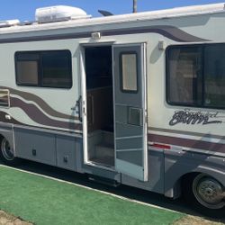 RV 30 Foot Fleetwood Southwind Storm