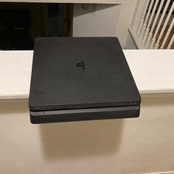 PS4 500 GB (with 2 Controllers)