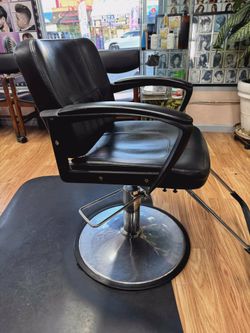 Build Your Own Clientele Make Your Own Hours And Have Your Own Business Selling This Hairdresser /stylist Chair Goes Up And Down Works Good Clean 