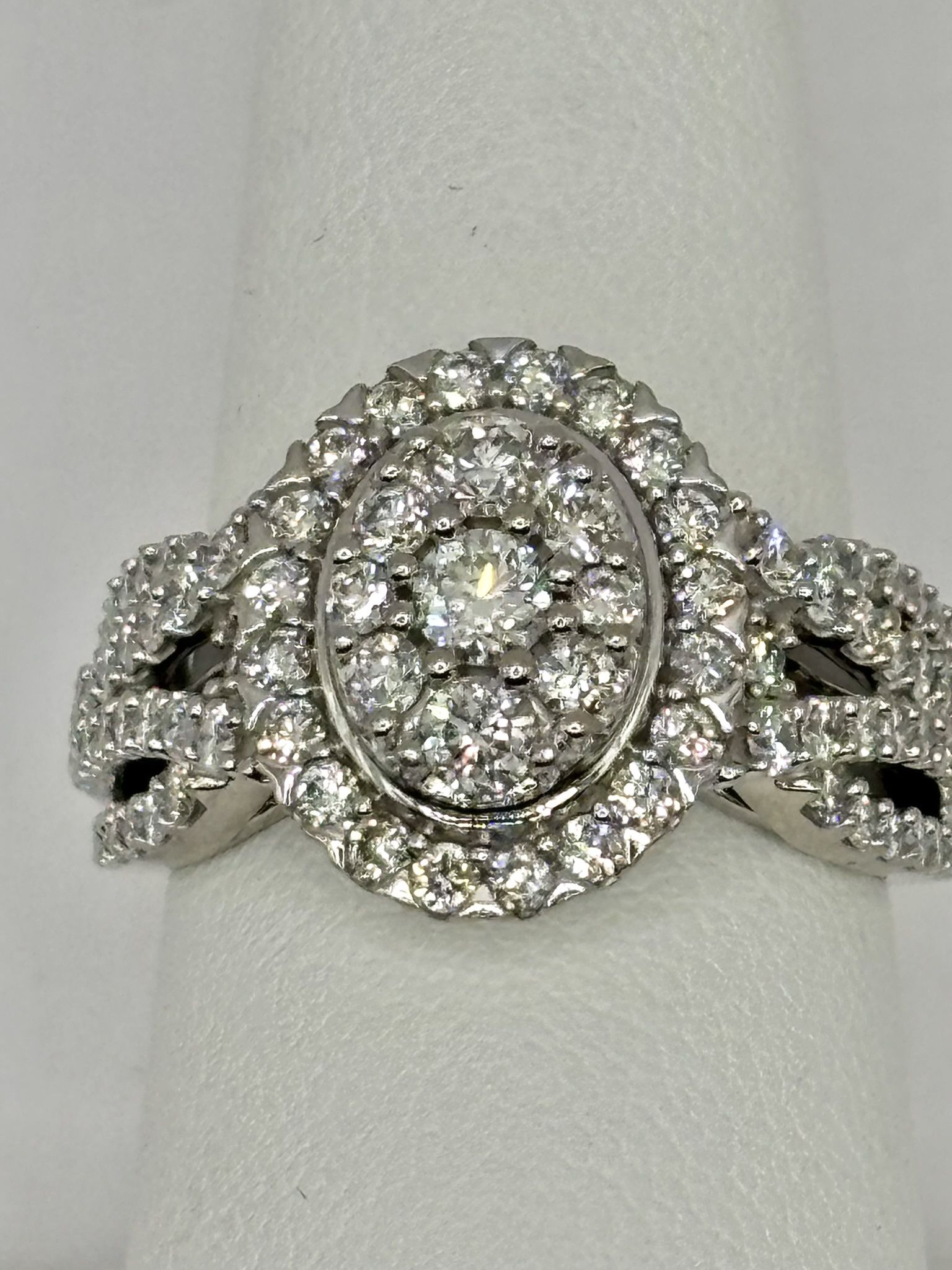 Ladies 14k. White Gold Multi Diamond Engagement/cocktail Ring Approximately 2.50 Carats