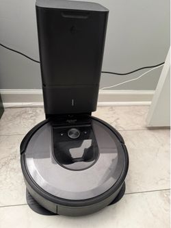 iRobot Roomba i7 Robot Vacuum with Self-Empty Base
