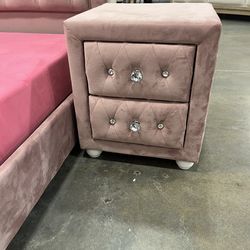 Six piece Full Bedroom Set