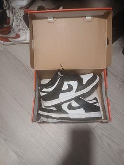 Nike Dunks Size 6.5 Men 7.5 Women
