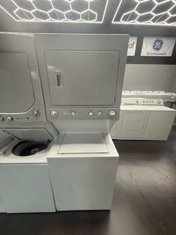 Frigidaire Stackable Laundry 27” ( Lavadora y Secadora )