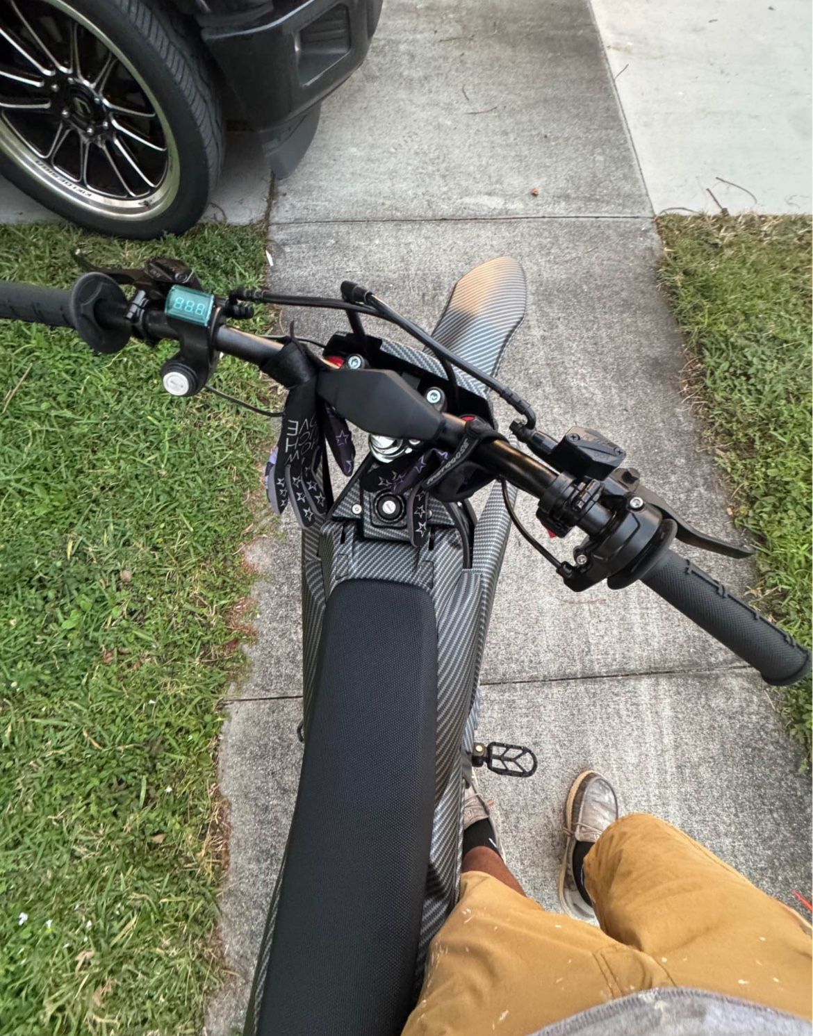 EM5 Electric Dirt Bike w/Light & Display, Off-Road Motorcycle 2600W 3 Speed Modes (Max 40MPH) 48V Range 53MI,14"/12" Tires,Dual Suspension & Hydraulic