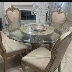 Round Table 