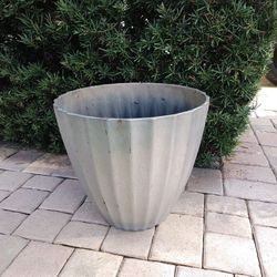 Preowned plastic resin gray large flower pot