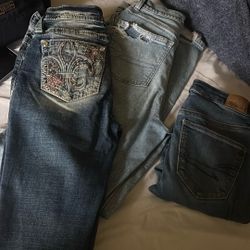 2 American Eagle Jeans 1 Miss Me Individual Each 25$ For The Three 60$