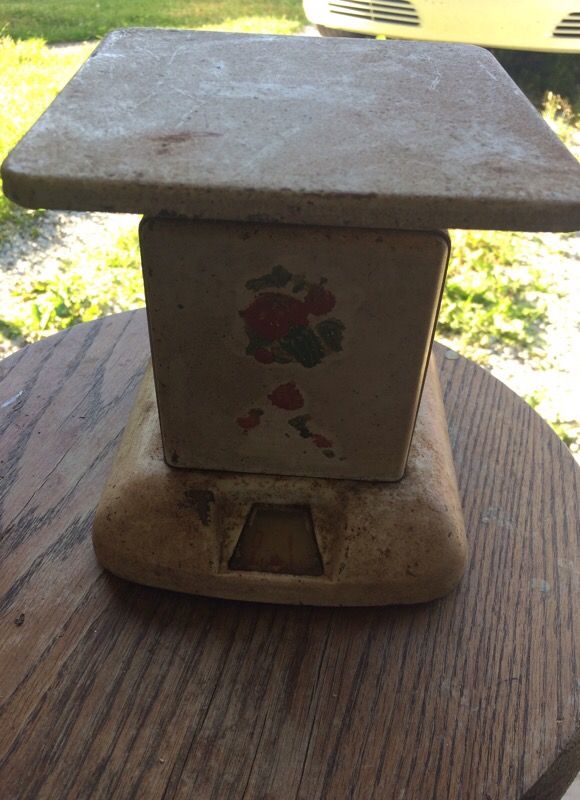 Metal kitchen scale nice