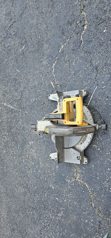 Dewalt Saw