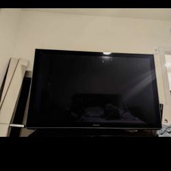 Panasonic televicion 70" remote included