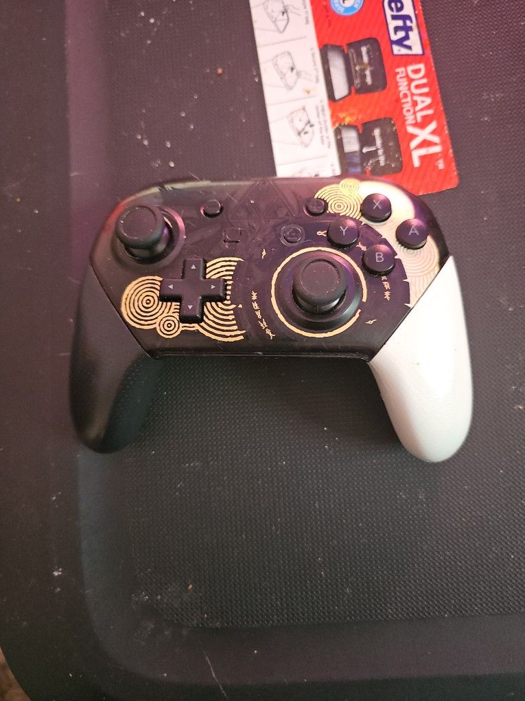 Nintendo Switch Pro Controller zelda version