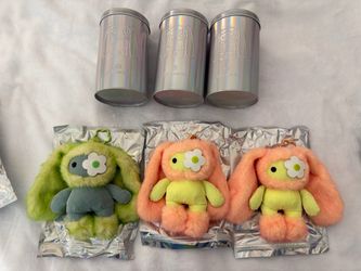 CJ Hendry Hong Kong Juju World Exclusive - with tin, booklet, stickers