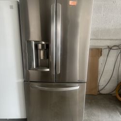 33 Wide French Door Refrigerator 