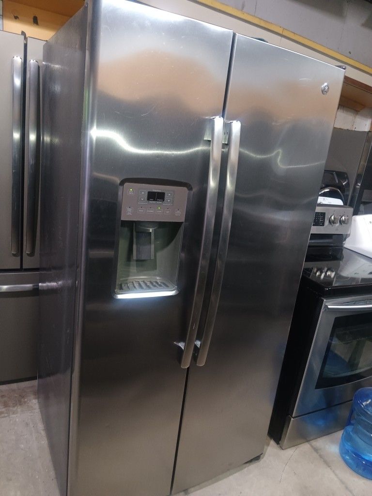 G/E Refrigerator Stainless Steel Everything Works Good